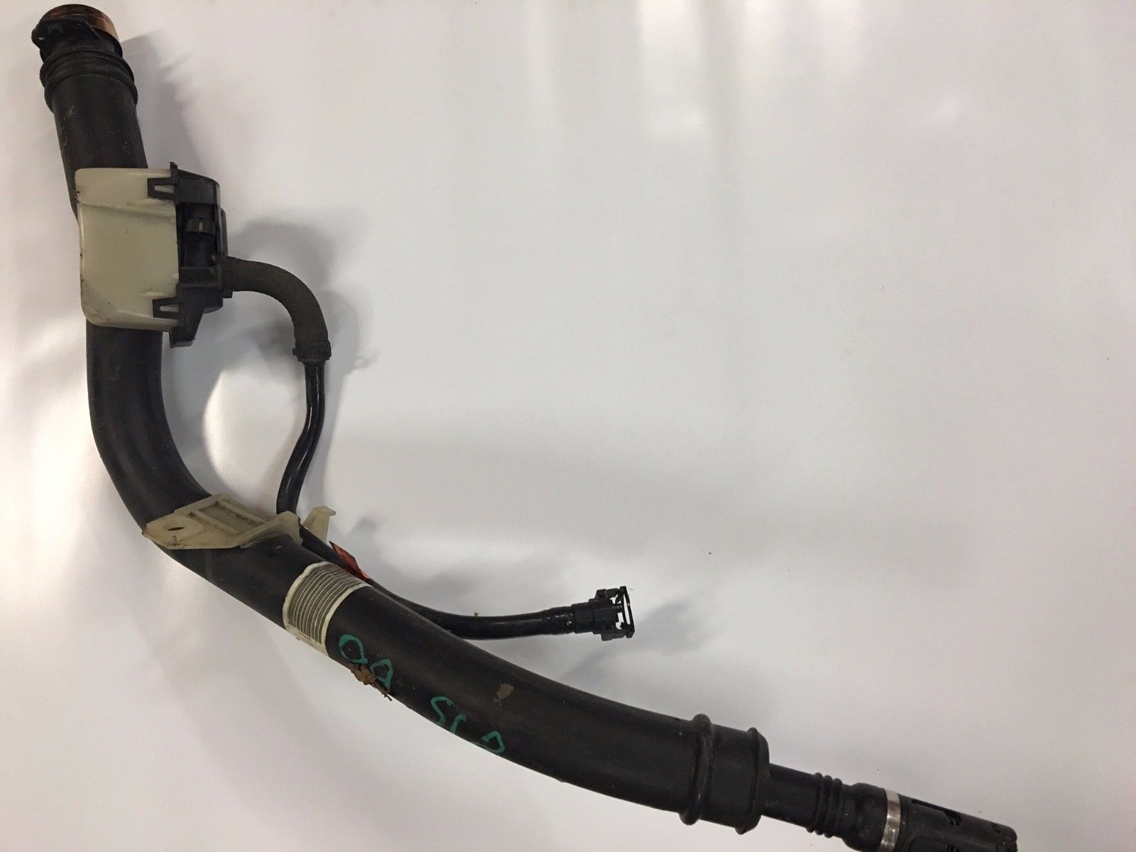1999-2000 Saturn S Series SL2 Sedan Fuel Gas Tank Filler Neck Fill Pipe OEM