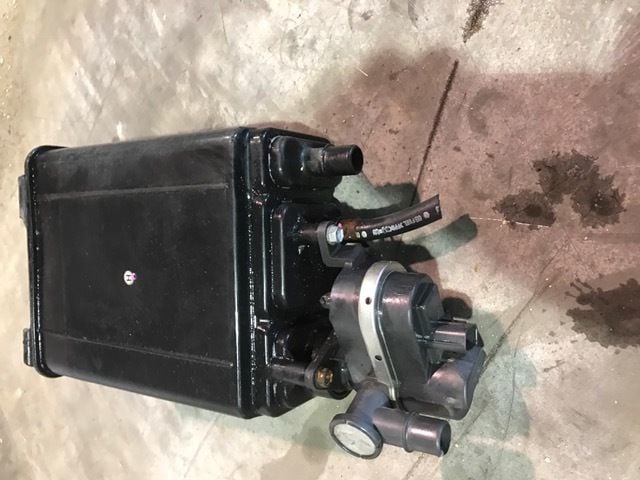 2001-2002 Toyota 4Runner Charcoal Fuel Gas Emission Vapor Canister 01 02 OEM