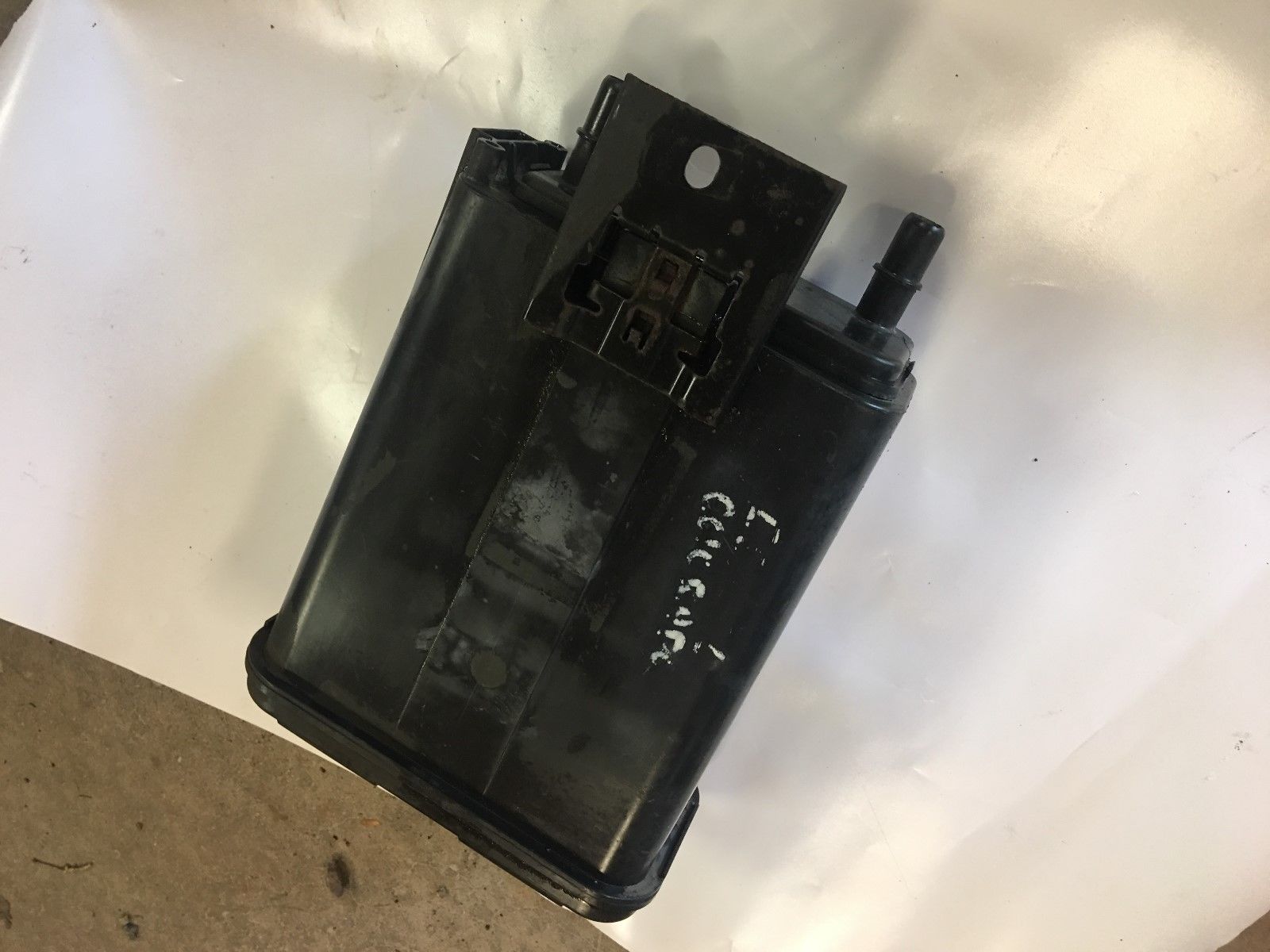 2006-2010 Hummer H3 Charcoal Fuel Vapor Emissions Canister 06 07 08 09 10 OEM