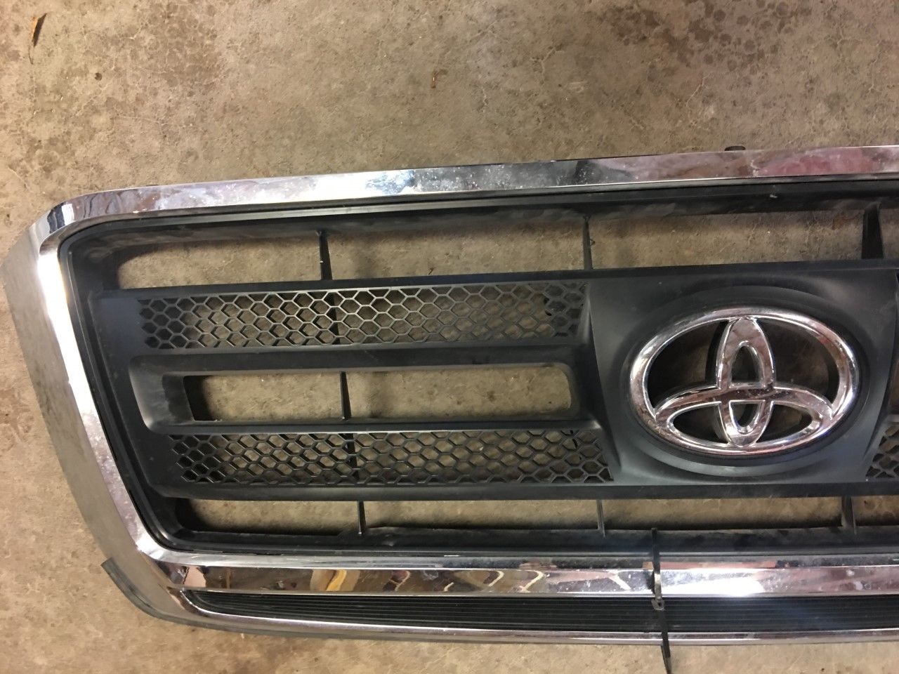 Toyota Tundra SR5 Grille Chrome Black Upper Front 09 10 11 12 13 OEM - Image 3