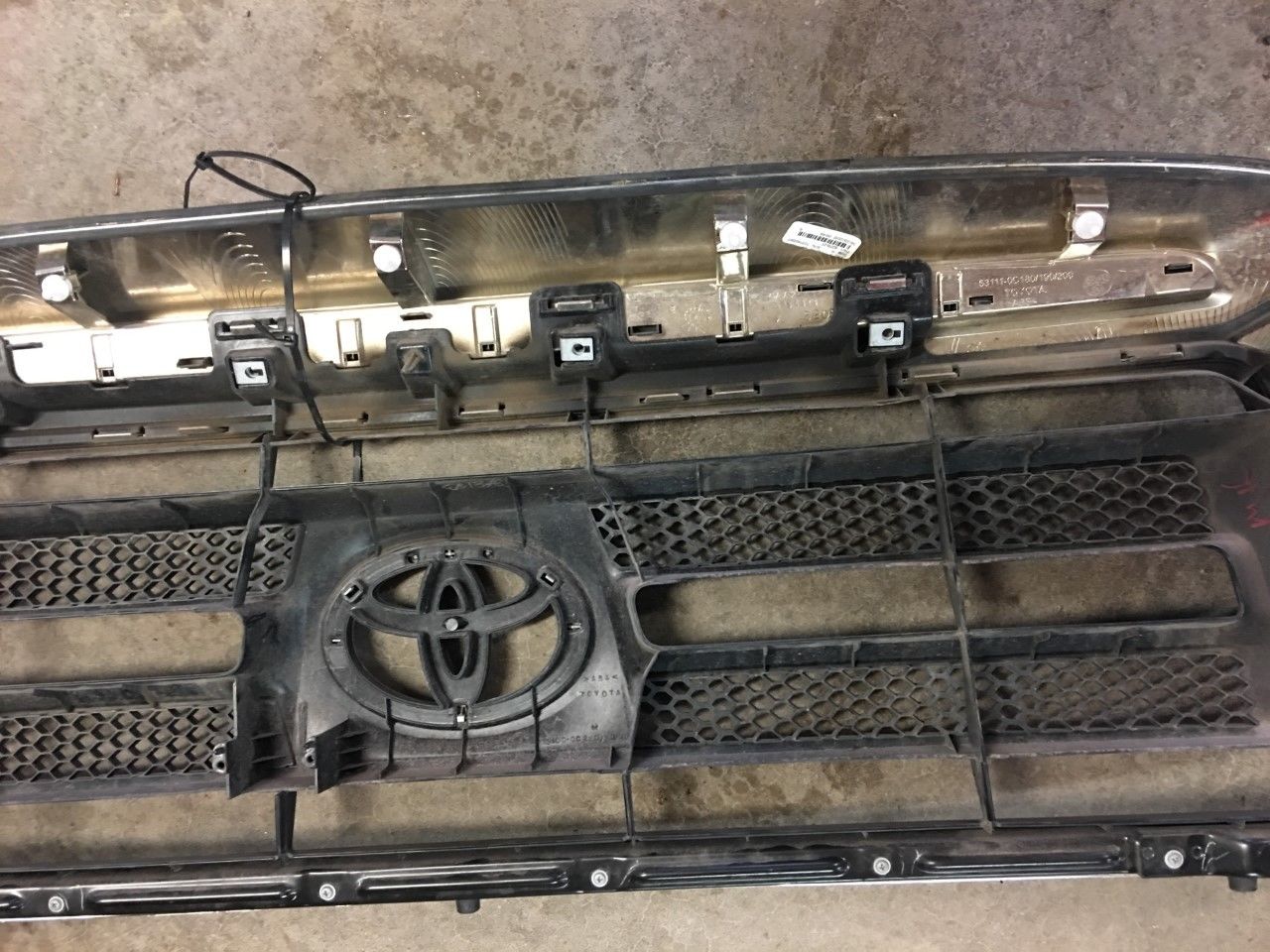 Toyota Tundra SR5 Grille Chrome Black Upper Front 09 10 11 12 13 OEM - Image 4