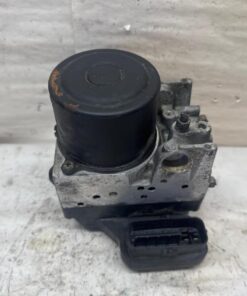 2004-2007 Toyota Highlander ABS Anti-Lock Brake Pump Actuator Assembly OEM (Non-Hybrid) - view 2