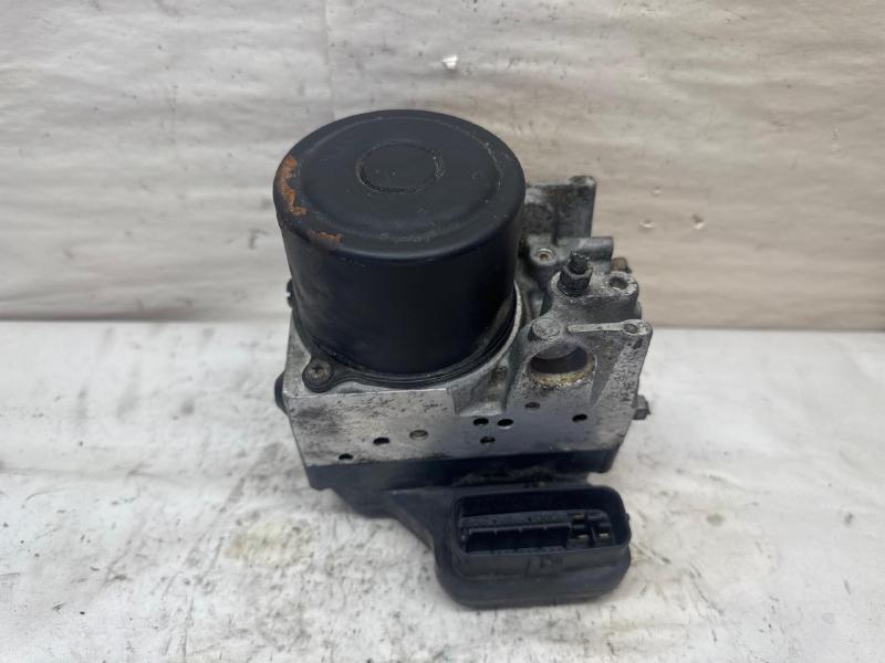 2004-2007 Toyota Highlander ABS Anti-Lock Brake Pump Actuator Assembly OEM (Non-Hybrid) - view 2